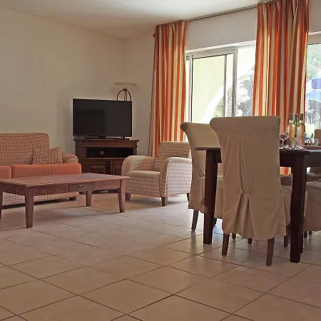 Apartman Spacious With Swimming Pool In Gassin *