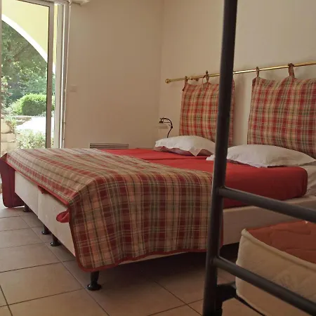 Spacious With Swimming Pool In Gassin *